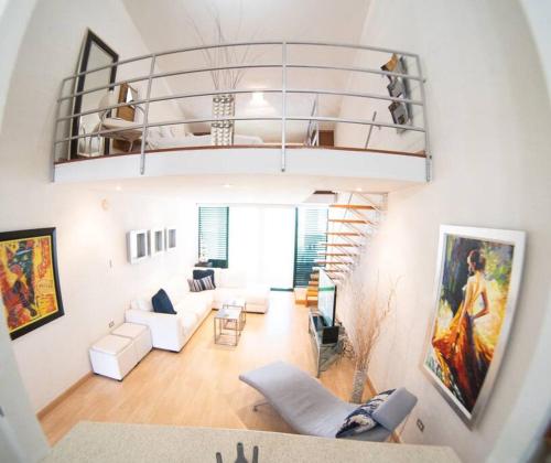 Modern Loft Style Apt w/ Beautiful View w/ Pool – khách sạn tại Rio Grande