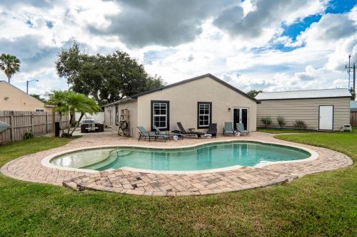 Royal Equestrian Haven a Luxury Paradise Escape with Pool in Royal Palm Beach, USA