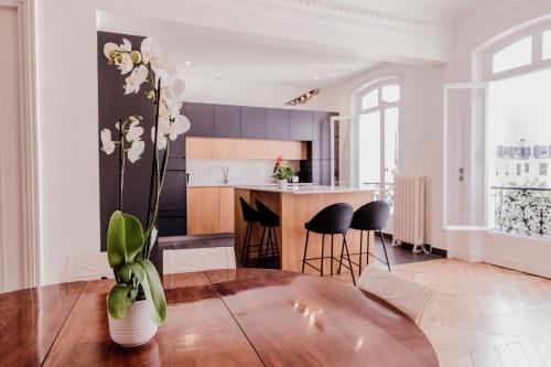 Luxueux duplex Elysées, Parigi (foto 6)