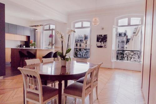 Luxueux duplex Elysées, Parigi (foto 7)