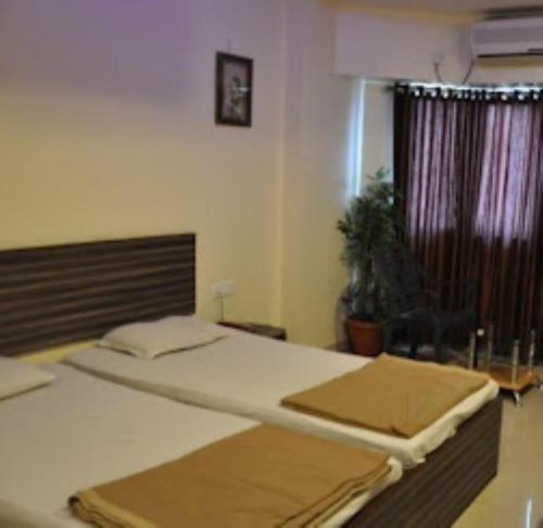 Hotel Radhika Place and City Palace, Parbhani