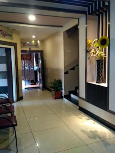 Hotel Radhika Place and City Palace, Parbhani