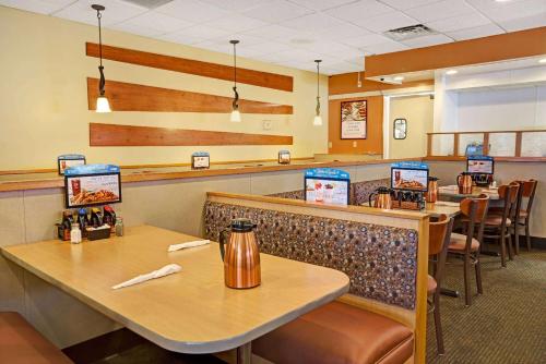 Restaurant, Days Inn by Wyndham St. Augustine I-95/Outlet Mall in St. Augustine (FL)