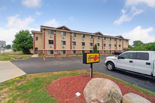 Super 8 by Wyndham Kenosha/Pleasant Prairie