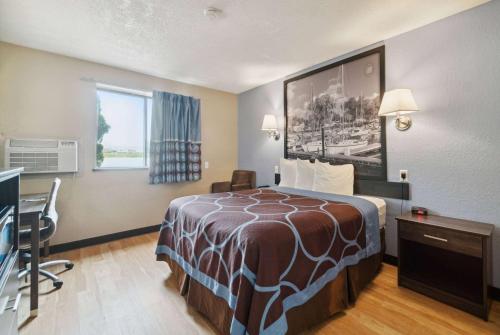 Super 8 by Wyndham Kenosha/Pleasant Prairie - Hotel