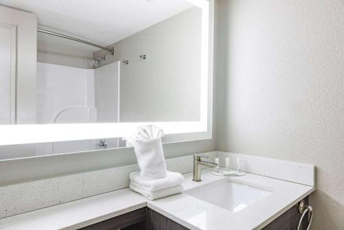 Wingate by Wyndham Wichita Airport Wingate by Wyndham Wichita Airport