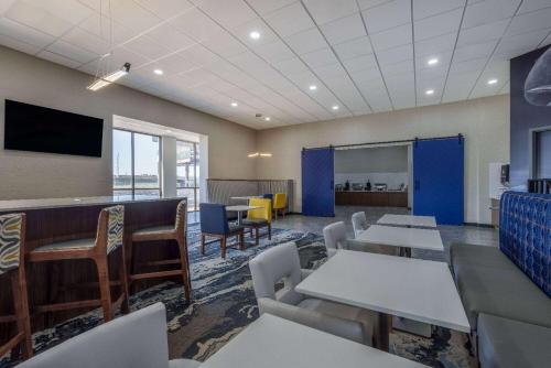 Hawthorn Extended Stay by Wyndham Wichita Airport - image 4