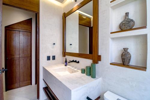 The Primary Suite @ Mestiza, 307A - Tap to explore photos