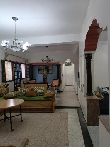 Maison spacieuse avec jardin et parking in Bel Aroussi