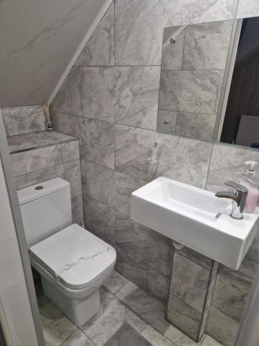 Highfields Living - All Rooms Ensuite- Free Wifi- Free Local Parking, Sheffield (Foto 2)