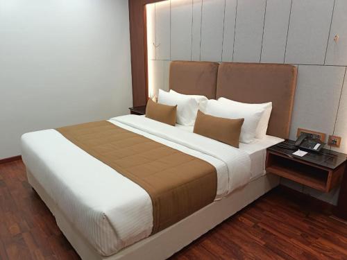 Executive Suite image 3