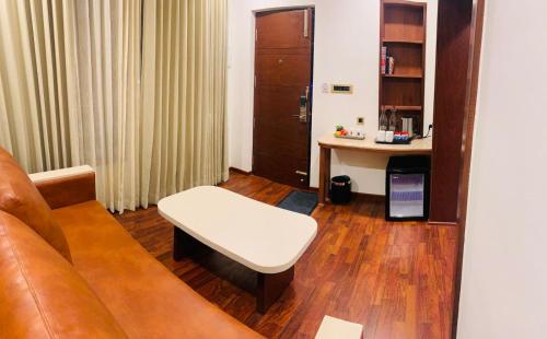 Executive Suite image 7