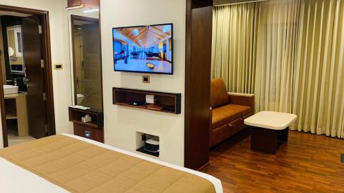 Deluxe Room - Book & Unlock Exclusive Offers image 3