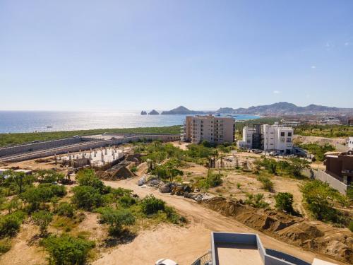 Stunning 2 bedroom, 2 bathroom condo just a 5 minute drive to the beach in Cabo San Lucas, Mexico
