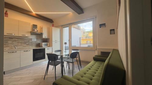 Rome Apartment with terrace - image 12