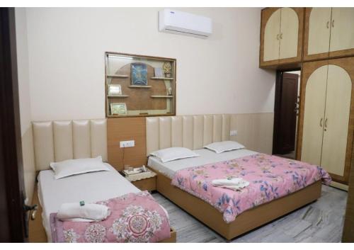 Luxury Triple Room image 9