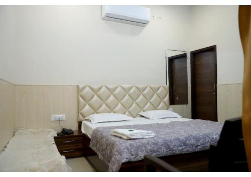 Double or Twin Room with Balcony image 9