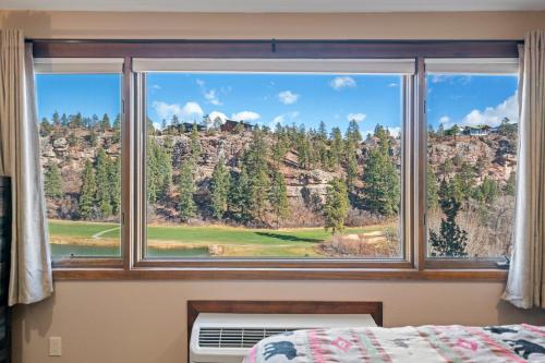 NEW Tamarron Lodge unit-amazing views and 10 miles to Purgatory!