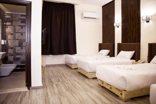 4 twin beds