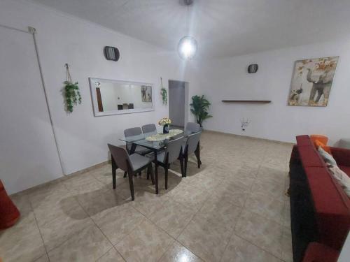 Résidence Dibéla Haut de Guégué (Residence Dibela Haut de Guegue) in Либревиль