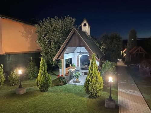 Pension Sólyomkő (Pension Solyomko) in Bixad