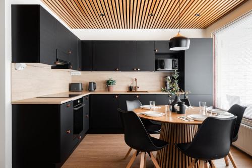 5 bedrooms, 11 beds