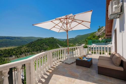 Luxury Villa Karmen* * * * * with pool & spa zone