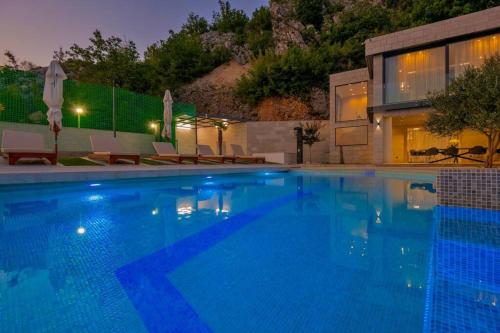 Luxury Villa Karmen* * * * * with pool & spa zone