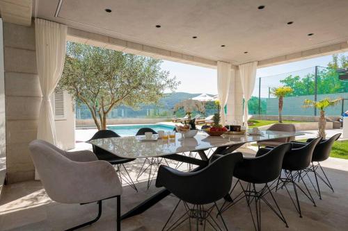 Luxury Villa Karmen* * * * * with pool & spa zone