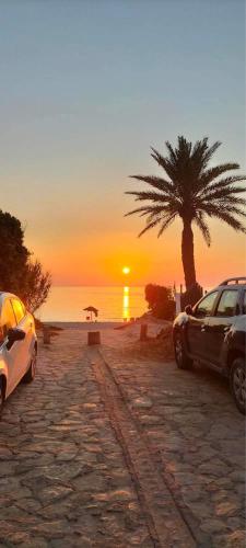 Dans résidence à bord de la mer avec plage privée