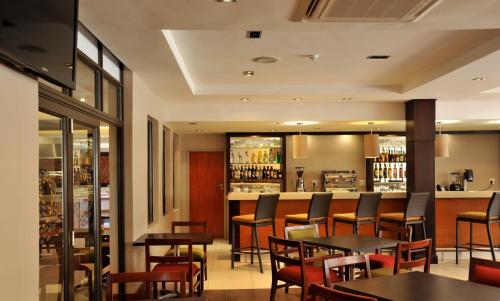 Bar/Lounge, Cresta Mahalapye Hotel in Mahalapye
