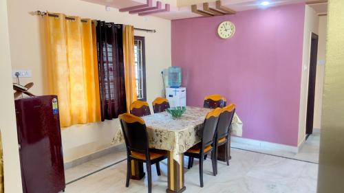 Prince Castle-4BHK Apartment,Guesthouse near Taj Falaknuma Palace