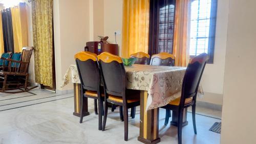 Prince Castle-4BHK Apartment,Guesthouse near Taj Falaknuma Palace