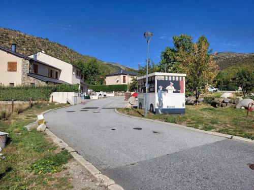 Casa con Vistas hacia la Montaña en Angoustrine