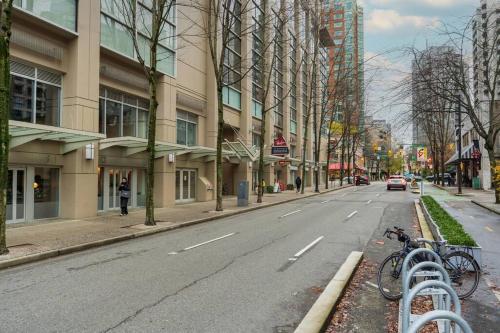 Downtown Vancouver 1-bedroom condo high-rise in Vancouver, Canada