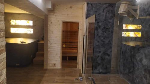 สปา, Hotel Slávie (Hotel Slavie) in วเซลาคอฟ