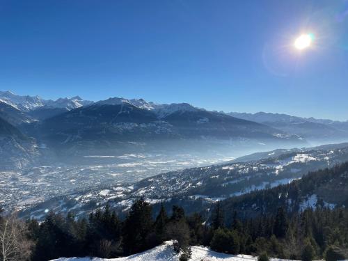Bel appartement de 2 chambres avec magnifique vue à Crans-Montana in Crans-Montana, Schweiz