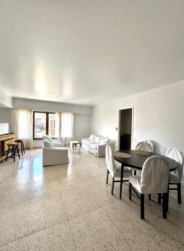 Two-Bedroom Deluxe Apartment image 1
