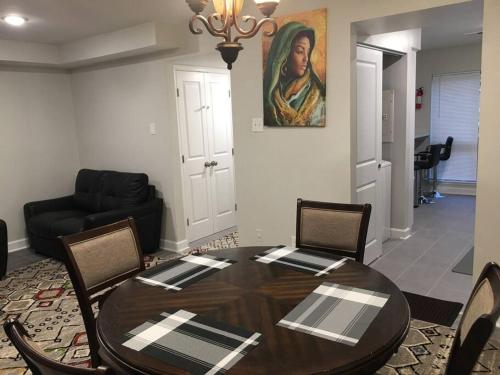 บริการและสิ่งอำนวยความสะดวก, Entire Twnhouse 2bdrms 3Bthrm 2Qbeds 2Levls Fncd Bkyard in กรีนเบลท์ (MD)