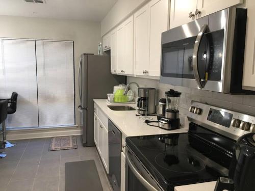 ห้องครัว, Entire Twnhouse 2bdrms 3Bthrm 2Qbeds 2Levls Fncd Bkyard in กรีนเบลท์ (MD)