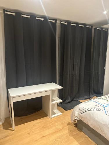 Self-contained en-suite room very close to Wembley stadium, London (Foto 9)