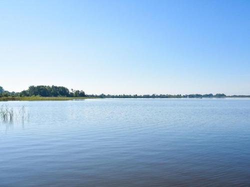 Modern holiday home on the water in a holiday park near the Loosdrechtse Plassen