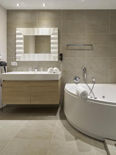 Fürdőszoba, Romantik Parkhotel het Gulpdal in Slenaken