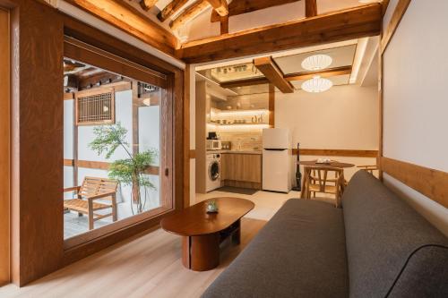 Luxury hanok with private bathtub - SW04