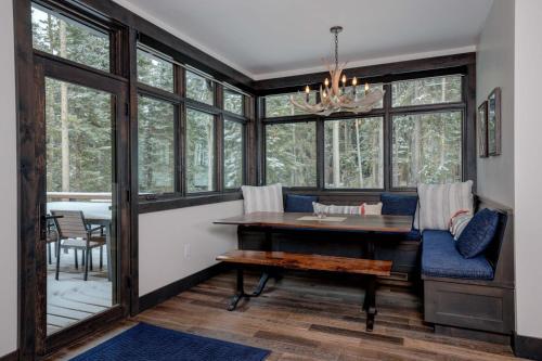 6 Jakes Lane by Moonlight Basin Lodging in Big Sky, USA