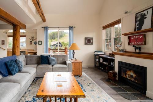 Saddle Ridge B5 by Moonlight Basin Lodging in Big Sky, USA
