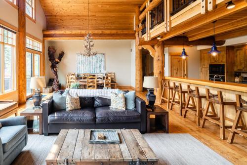 Penthouse 3 by Moonlight Basin Lodging in Big Sky, USA