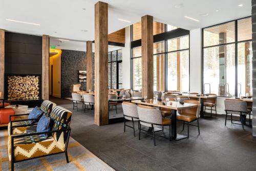 Restaurant, 212 LakeLodge by Moonlight Basin Lodging in Big Sky (MT)