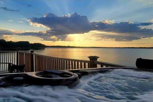 Lakefront Oasis with Private Hot Tub