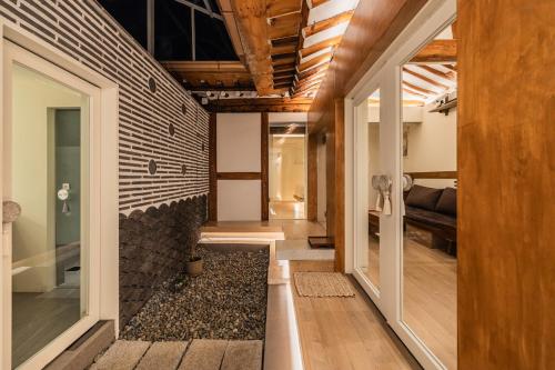 Luxury hanok with private bathtub - SW07